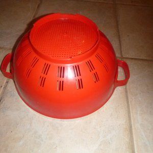 Vintage Kitchen - Vintage 80's Large Plastic Red Collender Vintage Kitchen - Vintage 80's Large Plastic Red Collender